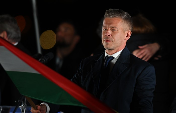 Politico отметило, что Венгрия при новом премьере вряд ли быстро изменит позицию по Украине