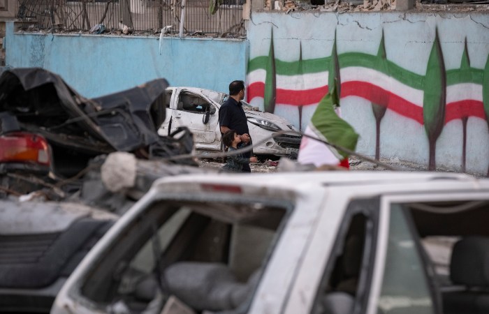 Песков заявил, что опасность возобновления боевых действий в Иране не купирована