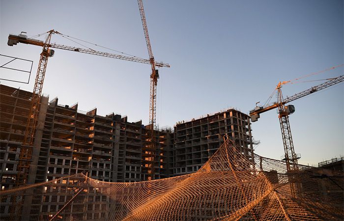 КС ограничил возможность ретроактивного снижения ответственности застройщиков перед дольщиками