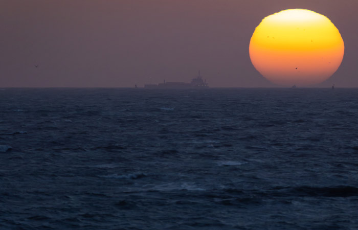 В КСИР заявили, что проходить Ормузский пролив позволено лишь гражданским судам