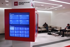 Рынок акций РФ открылся в утреннюю сессию ростом индекса IMOEX2 на 0,8%