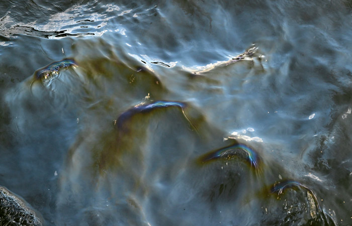 После атаки БПЛА на Туапсе в Черном море ликвидируют разлив нефтепродуктов