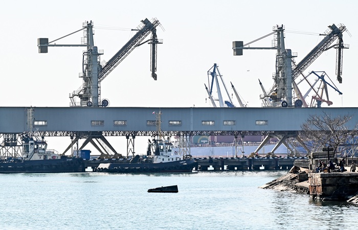 Беспилотники атаковали морской порт Туапсе, есть погибший