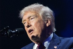 Трамп заявил о паузе в ударах по Ирану при сохранении морской блокады