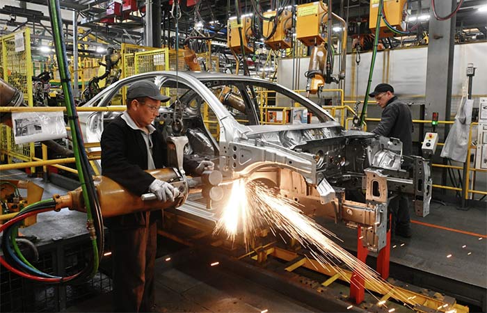 Выпуск легковых автомобилей в РФ в марте вырос г/г на 9,8%