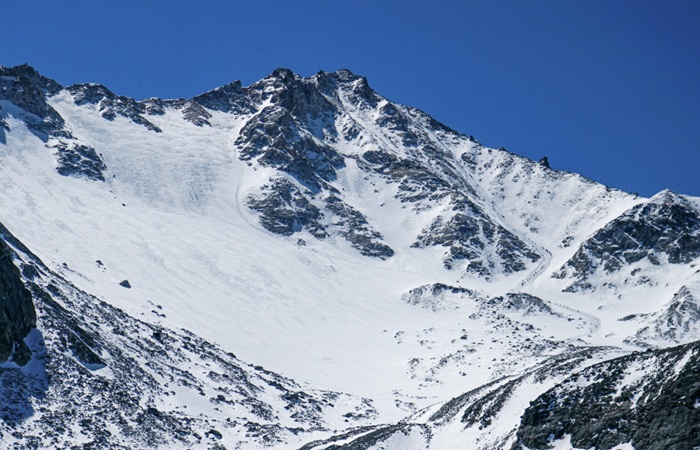 Спасатели эвакуируют тела погибших в районе горы Мунку-Сардык в Бурятии