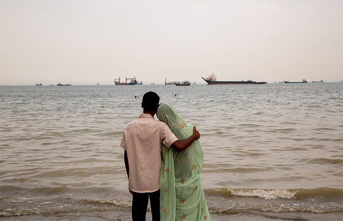 Bloomberg сообщил о почти остановившемся движении судов через Ормузский пролив