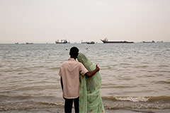 Bloomberg сообщил о почти остановившемся движении судов через Ормузский пролив