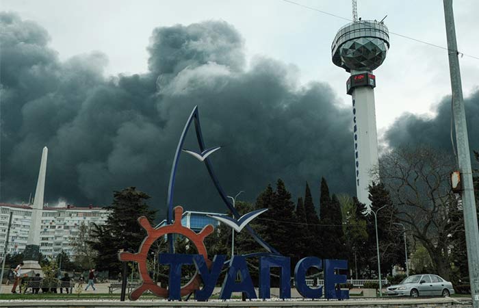 Превышение ПДК вредных веществ в воздухе зафиксировано у горящего морского терминала в Туапсе