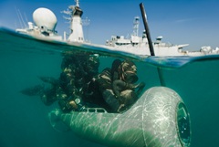 Британские водолазы готовятся к разминированию Ормузского пролива