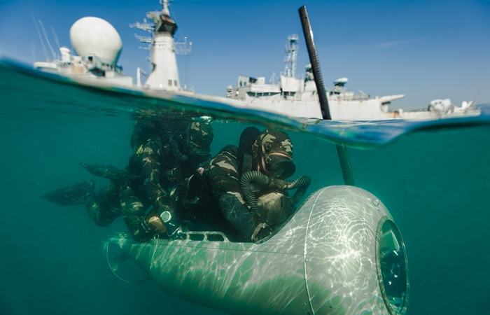 Британские водолазы готовятся к разминированию Ормузского пролива