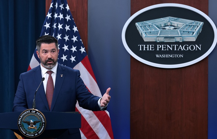 Министр ВМС США ушел в отставку