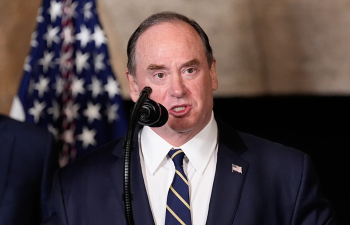 Министр ВМС США ушел в отставку