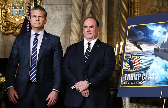 Axios сообщил, что министр ВМС США ушел в отставку на фоне разногласий с главой Пентагона