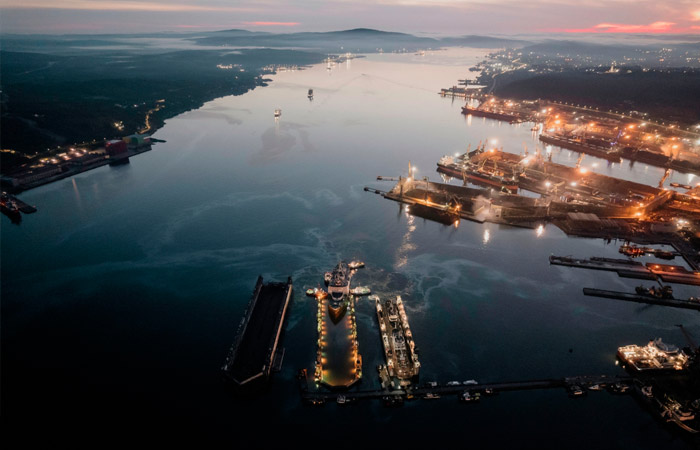 Новый пакет санкций ЕС вводит запрет на транзакции с портами в Мурманске и Туапсе