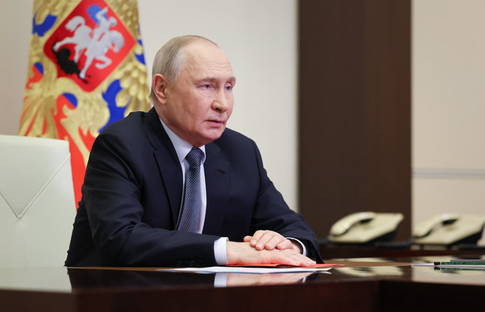 Путин на совещании обратил внимание на сбои в работе интернета в мегаполисах