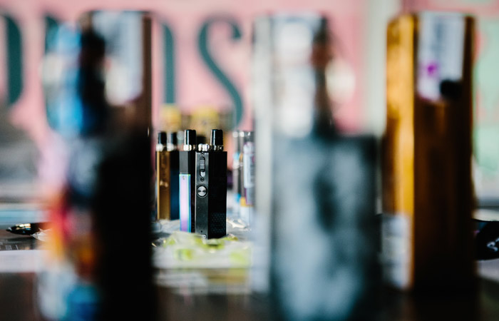 Госдума в мае планирует принять поправку о праве регионов запрещать продажу вейпов