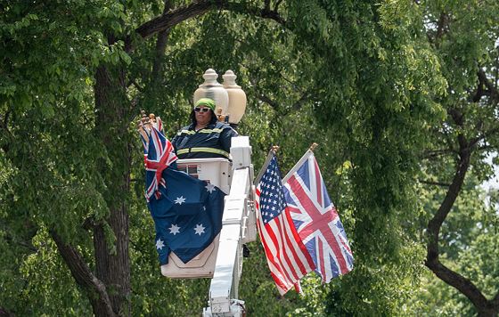 Власти Вашингтона ошибочно вывесили флаг Австралии к приезду Карла III