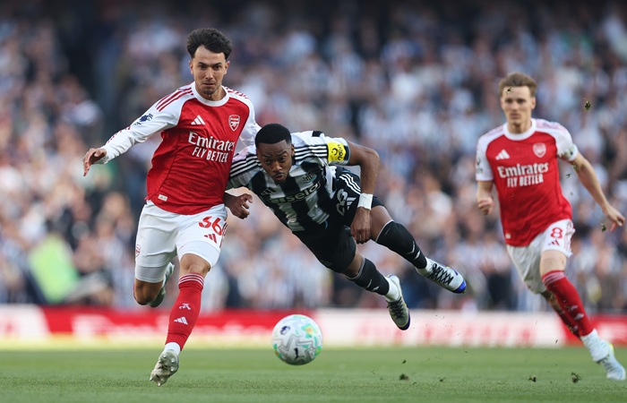 "Арсенал" вновь стал лидером чемпионата Англии по футболу