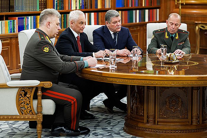 Белоусов вручил ордена военным КНДР, принимавшим участие в освобождении Курской области