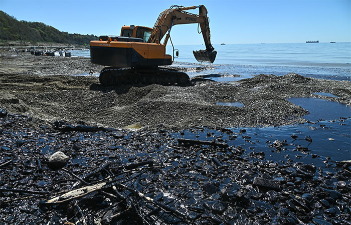 В Туапсе из водоемов убрали 4165 кубометров нефтепродуктов