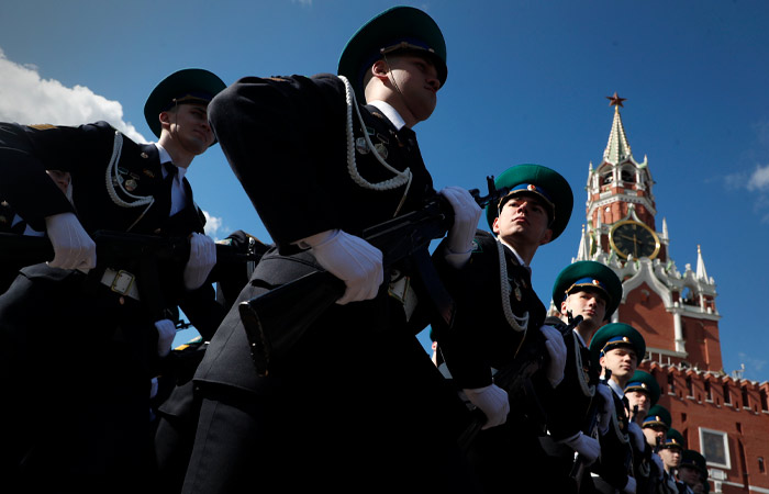 Песков заявил, что парад на Красной площади 9 мая состоится