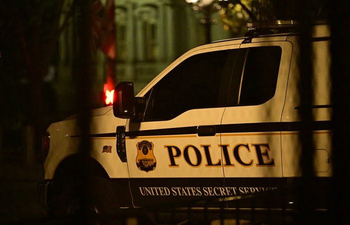 Стрелявшего на приеме в Вашингтоне обвинили в попытке покушения на Трампа