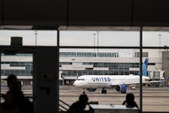 ������� United Airlines ������� ������������ � ������ ��� ������ �� ������� � ���-�����