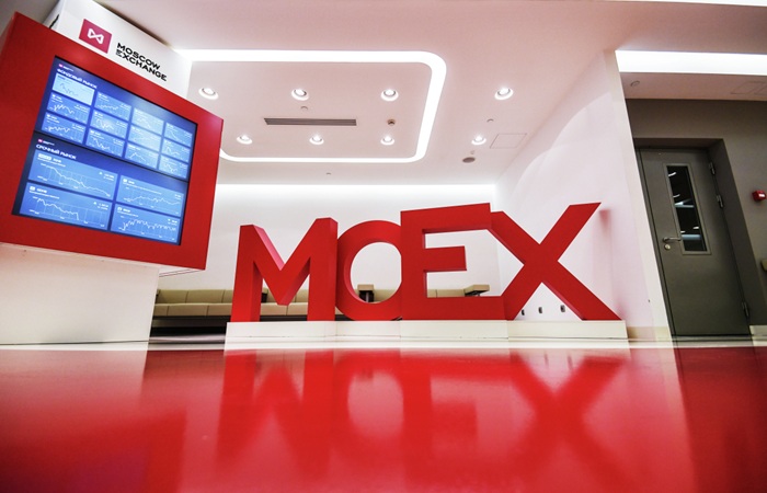 Рынок акций РФ открылся в утреннюю сессию ростом индекса IMOEX2 на 0,2%