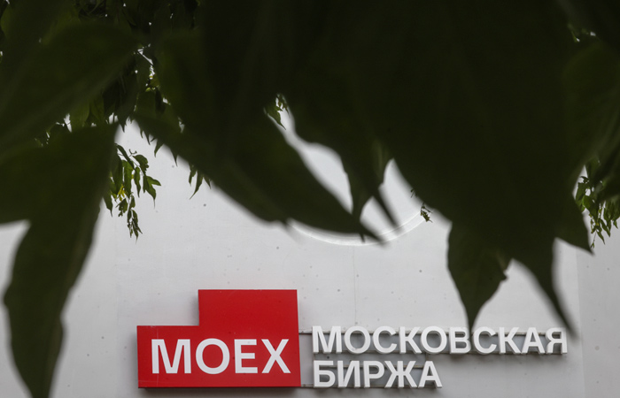 Индекс МосБиржи упал ниже 2600 пунктов