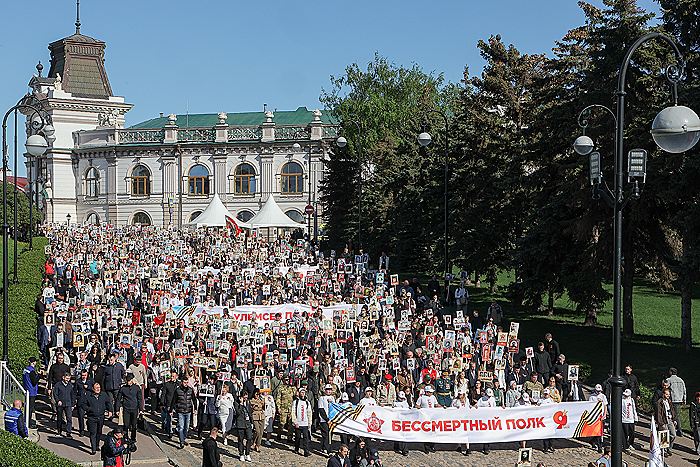Порядка 130 тыс. человек участвовали в акции "Бессмертный полк" в Казани