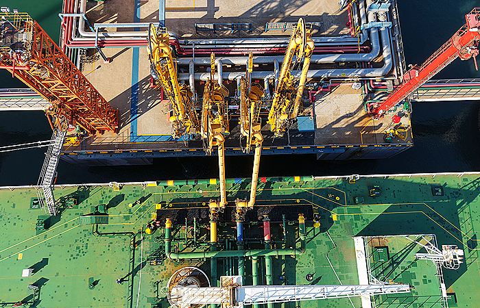Китай в апреле на фоне дефицита нефти на рынке сократил ее импорт до минимума с 2022 г.