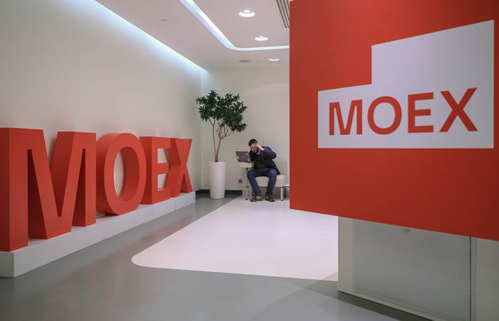 Рынок акций РФ открылся в утреннюю сессию ростом индекса IMOEX2 на 0,2%