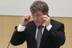 Сенатор Салпагаров заключил мировое соглашение по антикоррупционному иску Генпрокуратуры