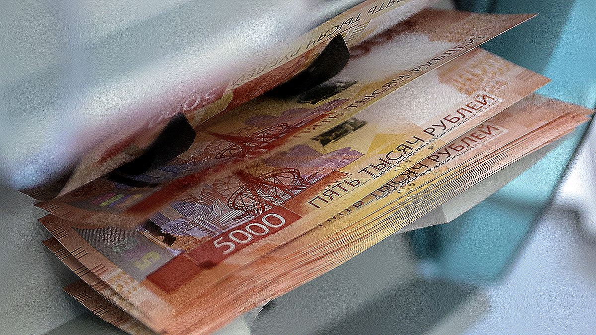 Доля рублей при оплате экспорта РФ в марте выросла до рекордных 64,9%