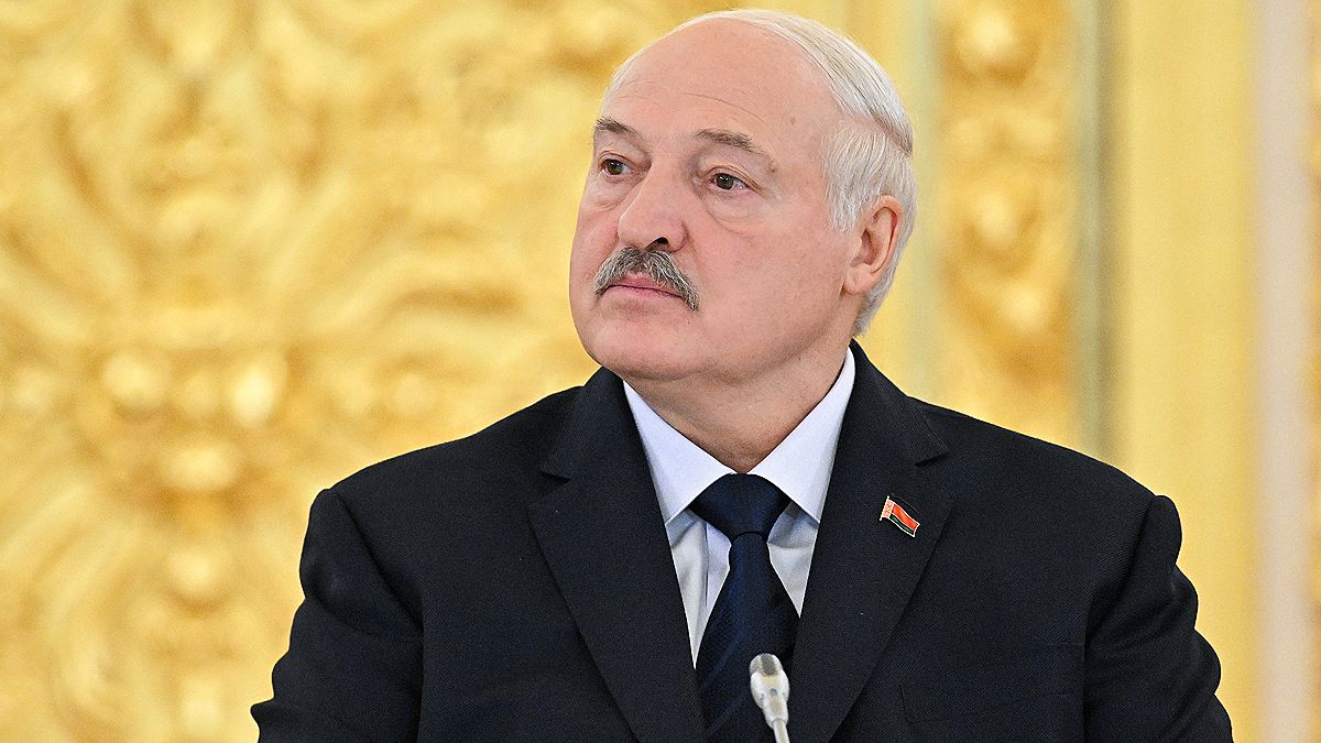 Лукашенко заявил, что для Белоруссии главное - сохранить мирное небо над страной