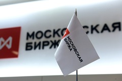 Рынок акций РФ открылся в утреннюю сессию незначительным изменением индекса IMOEX2