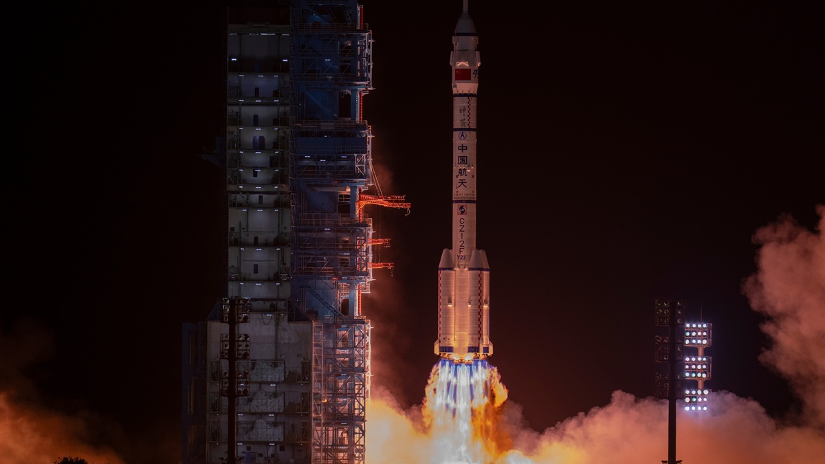 Корабль КНР "Шэньчжоу-23" стартовал к национальной орбитальной станции