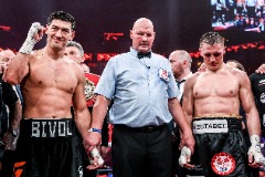 Российский боксер Бивол победил немца Айферта и защитил титулы WBA и IBF