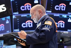 Фондовые индексы США слабо выросли, обновив рекордные максимумы