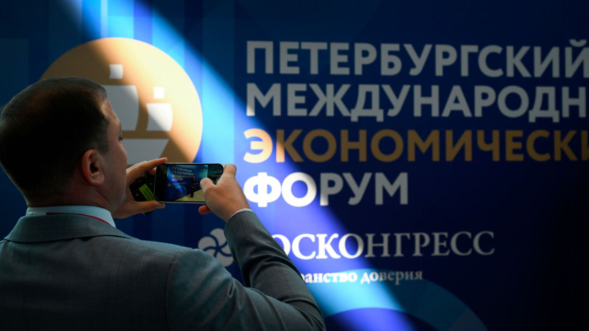 Губернатор Петербурга открыл ПМЭФ-2026