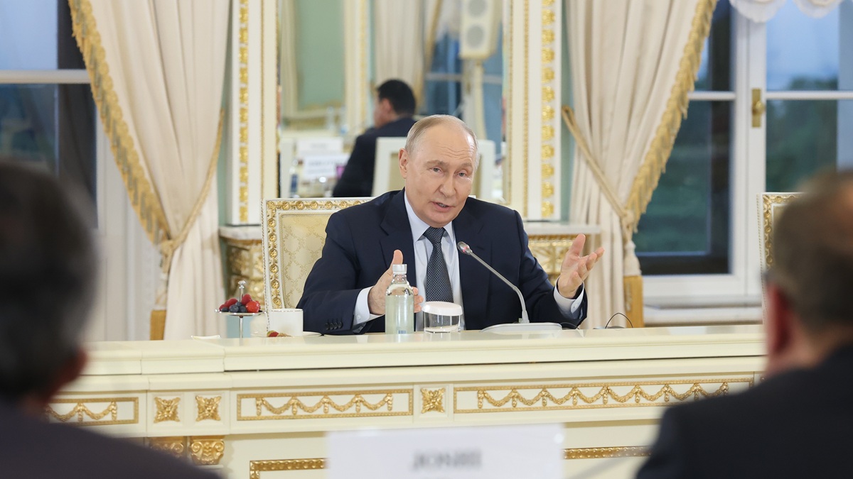 Владимир Путин: "Давайте, жестите"