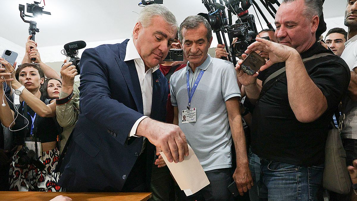 Карапетян заявляет о массовых задержаниях сторонников партии "Сильная Армения"