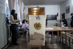 Партия Пашиняна набирает 51% на выборах в парламент после подсчета половины голосов
