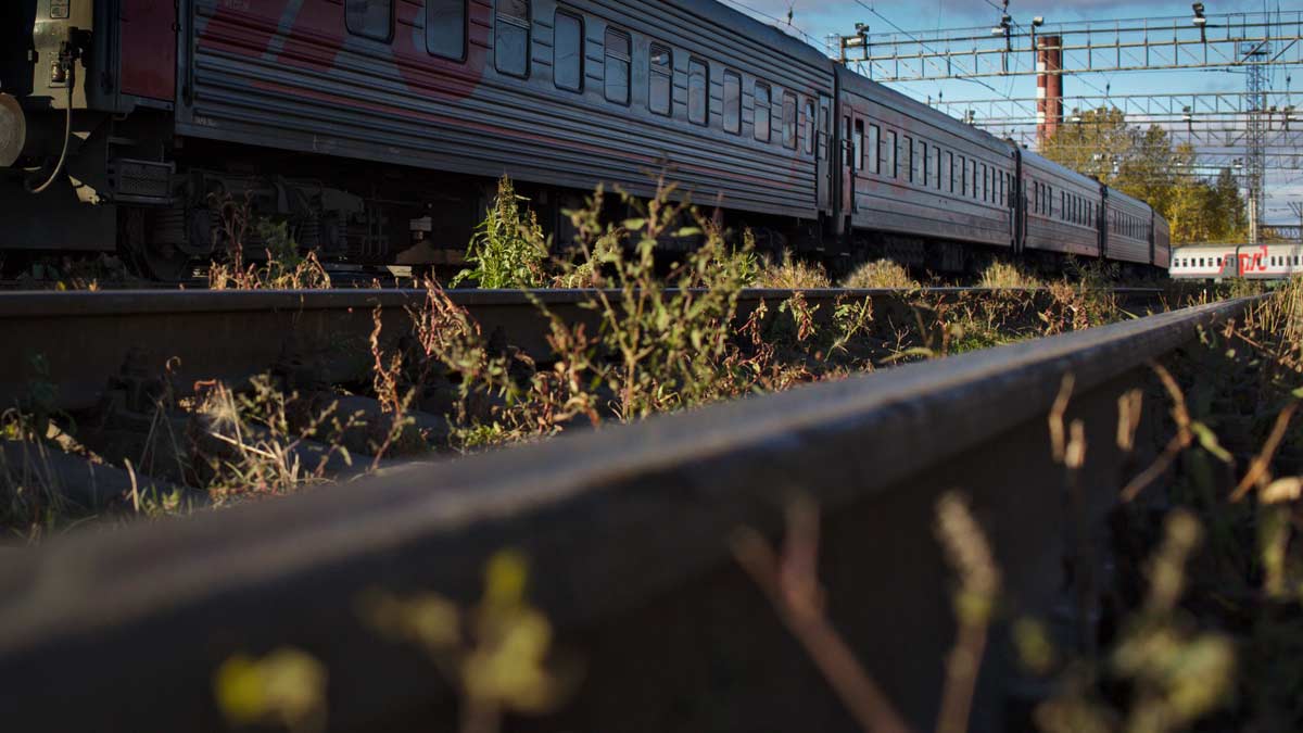 Десять пассажирских поездов задержаны из-за отсутствия напряжения на участке Куйбышевской железной дороги