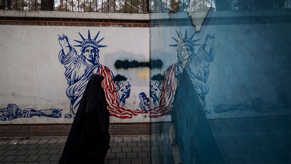 CNN узнал о продолжении диалога США и Ирана, несмотря на недавний обмен ударами