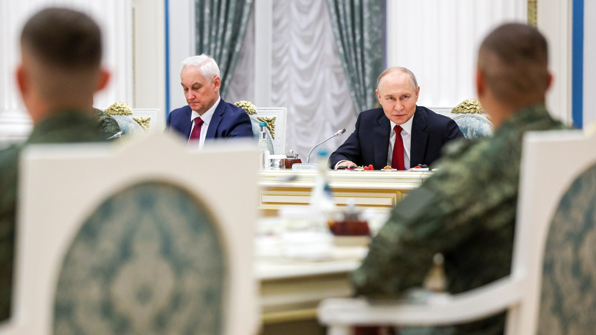 Путин поручил Белоусову внимательнее отнестись к предложениям участников СВО по техразработкам