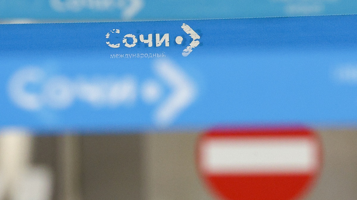 Аэропорт Сочи приостановил работу