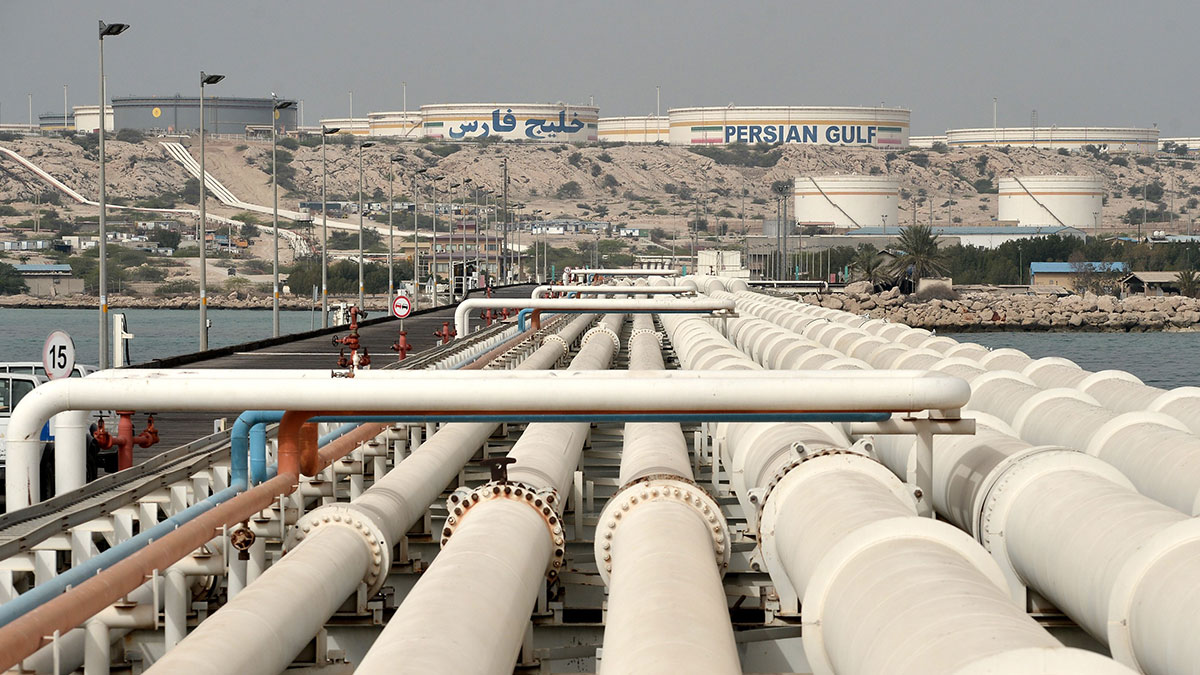Иран начал экспорт нефти после прекращения американской блокады