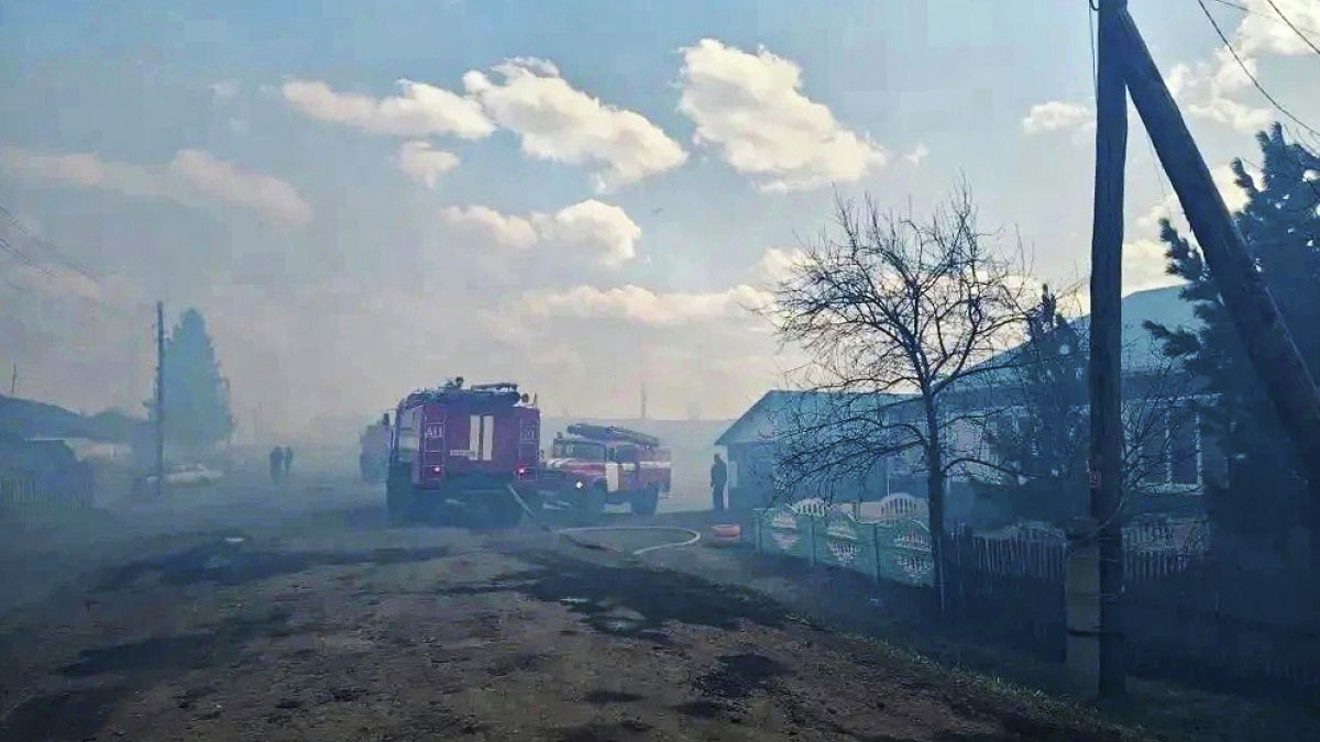 Более 1,4 тыс. человек тушат лесные пожары в Красноярском крае